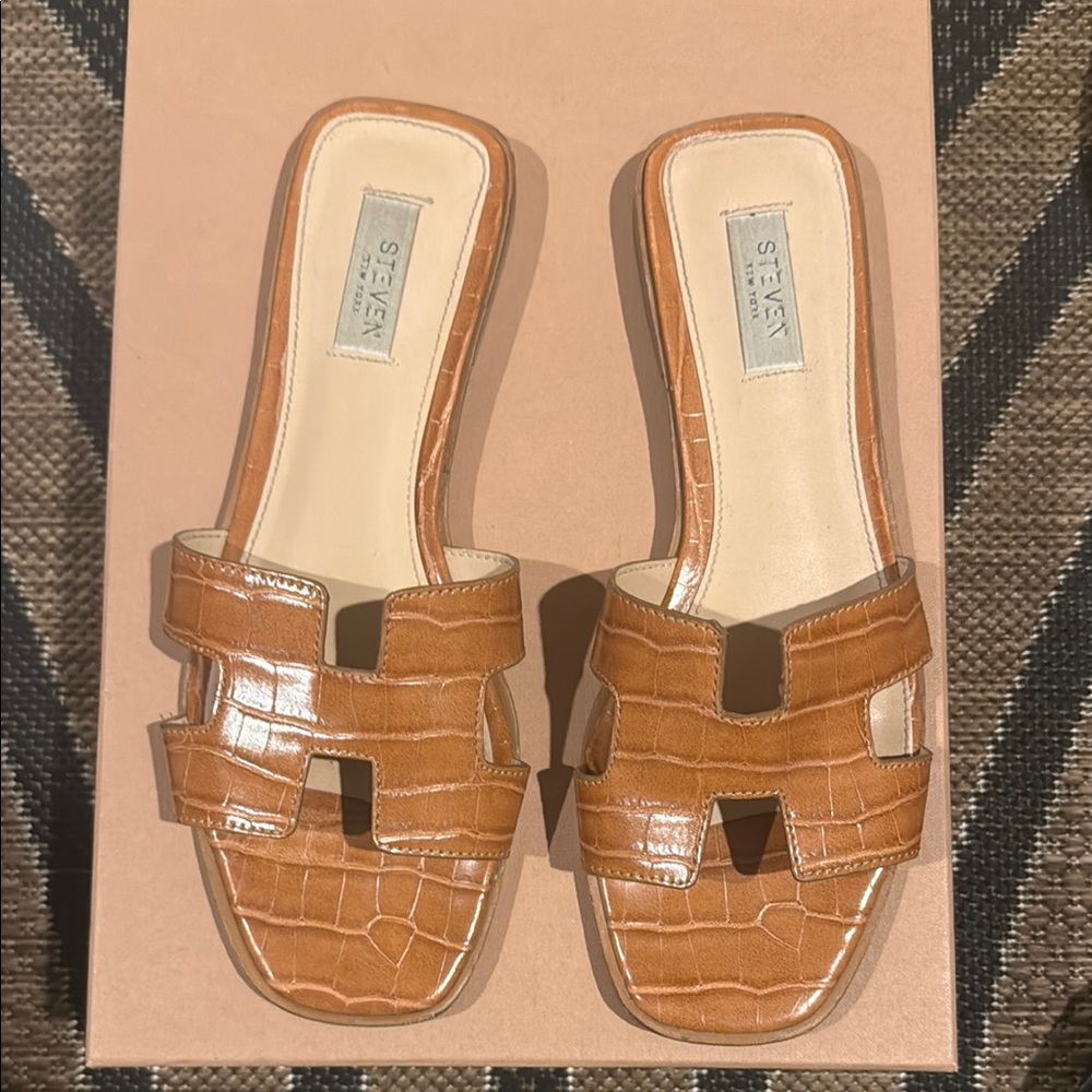 STEVEN by Steve Madden Tan Croc Slide Sandals
